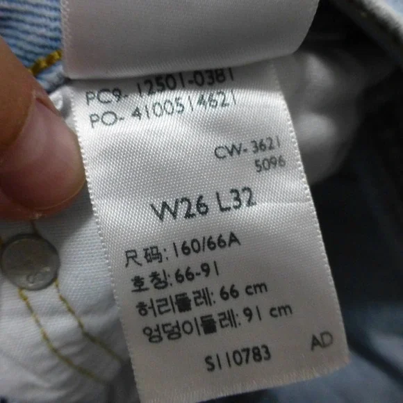 Levis 501 Jeans Mens 26x31 Light Wash Blue Denim Button Fly Straight - Picture 9 of 12